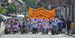 Podopieczni ŚDS w Gruszowie wzięli udział w Powiatowym Marszu Godności Osób Niepełnosprawnych